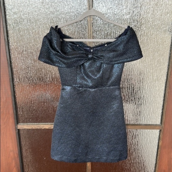 ML Monique Lhuillier
Bow Front Mini Dress size 4 - Picture 7 of 10